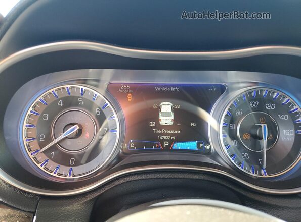 2C3CCAET3HH650174 2017 CHRYSLER 300 Черный Вид щитка приборов