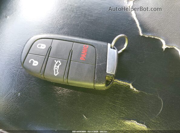 2C3CCAGG0KH648762 2019 CHRYSLER 300 Черный Вид панели приборов