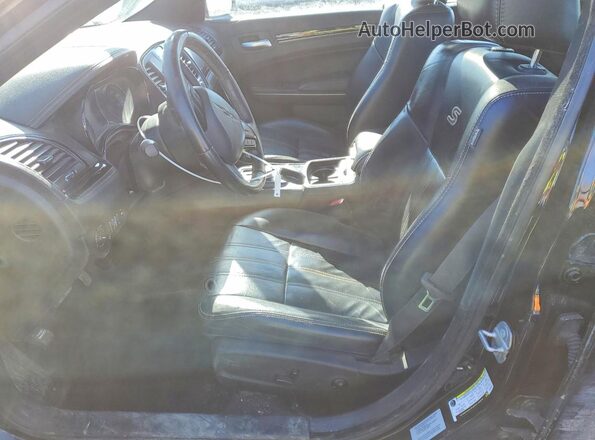 2C3CCAGG1HH582635 2017 CHRYSLER 300 Черный Вид салона спереди