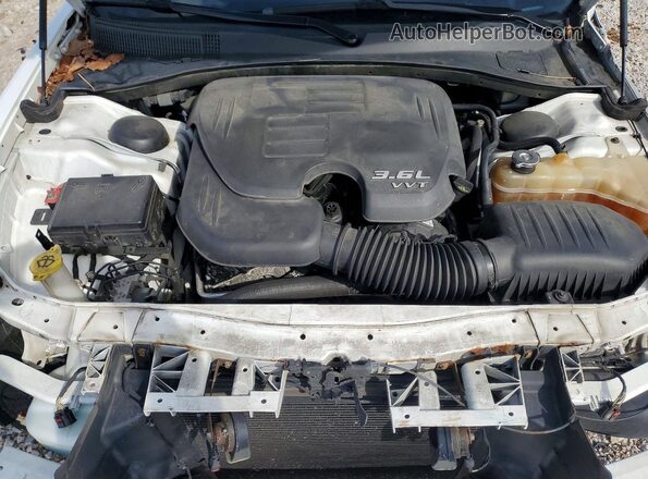 2C3CCAGG2GH148092 2016 CHRYSLER 300 Белый Вид задней части салона