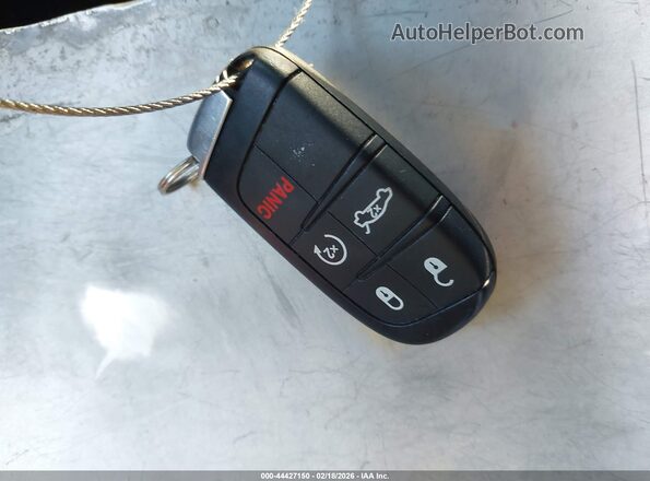 2C3CCAGG6HH612969 2017 CHRYSLER 300 Черный Вид панели приборов