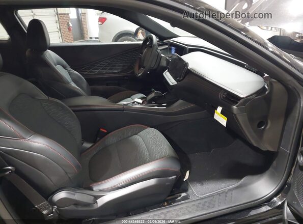 2C3CDBCK4SR537414 2025 DODGE CHARGER Черный Вид салона спереди