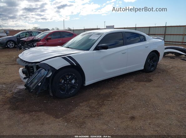 2C3CDXBG5HH643542 2017 DODGE CHARGER Белый Передняя левая четверть
