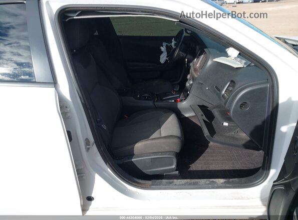 2C3CDXBG5HH643542 2017 DODGE CHARGER Белый Вид салона спереди