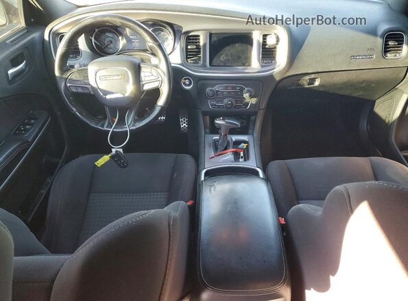 2C3CDXHG3KH687098 2019 DODGE CHARGER Серебряный Вид панели приборов