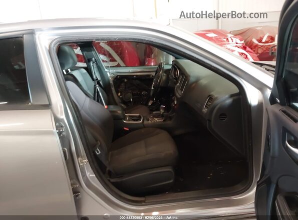 2C3CDXHG8HH524231 2017 DODGE CHARGER Серебряный Вид салона спереди