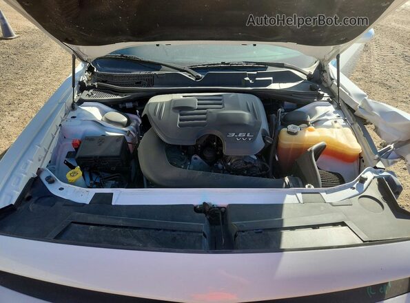 2C3CDZGG1JH257016 2018 DODGE CHALLENGER White Widok wnętrza z tyłu
