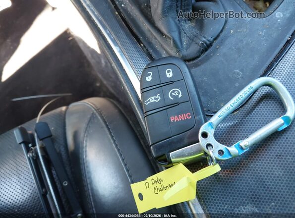 2C3CDZGG9HH553878 2017 DODGE CHALLENGER Черный Вид панели приборов