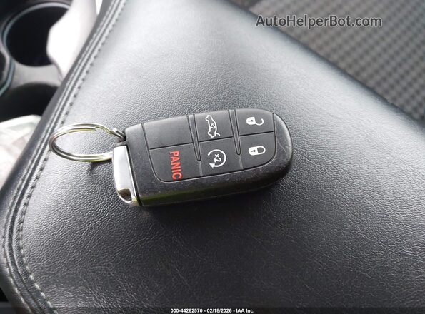 2C3CDZKG9NH238808 2022 DODGE CHALLENGER Белый Вид панели приборов