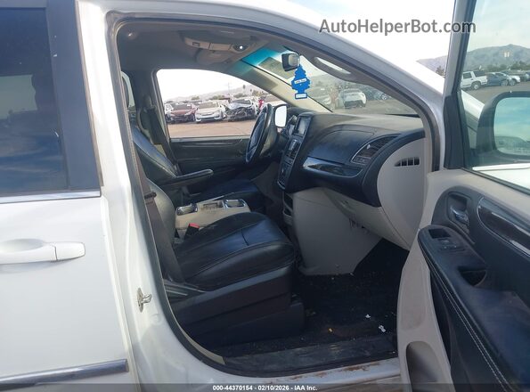 2C4RC1BG1GR296435 2016 CHRYSLER TOWN & COUNTRY Белый Вид салона спереди