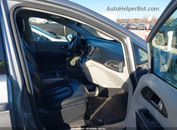 2C4RC1BG2LR106085 2020 CHRYSLER PACIFICA Gray წინა სალონის ხედი