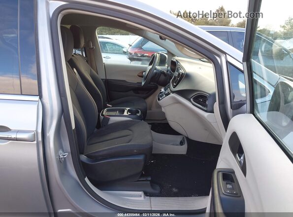 2C4RC1BG3HR753571 2017 CHRYSLER PACIFICA Silver Widok wnętrza z przodu