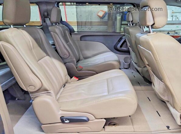 2C4RC1BG6GR120092 2016 CHRYSLER TOWN Белый Вид задней части салона