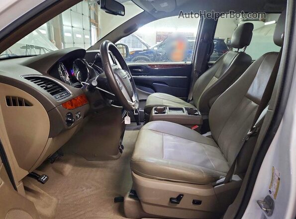 2C4RC1BG6GR120092 2016 CHRYSLER TOWN Белый Вид салона спереди