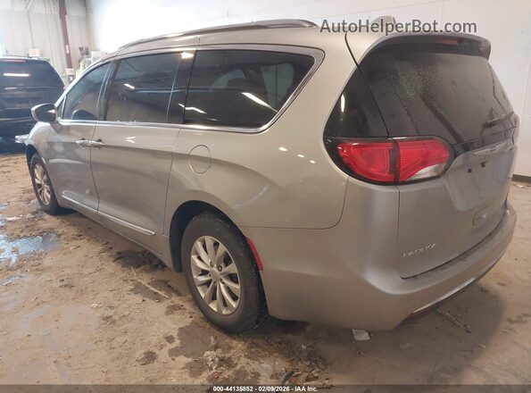 2C4RC1BG7KR547984 2019 CHRYSLER PACIFICA Серебряный Задняя левая четверть