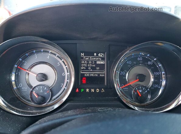 2C4RC1BG8GR200624 2016 CHRYSLER TOWN Красный Вид щитка приборов