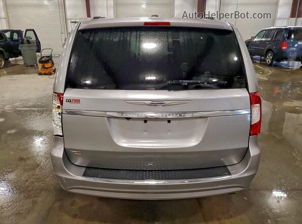 2C4RC1BG9GR173045 2016 CHRYSLER TOWN Silver Widok z tyłu