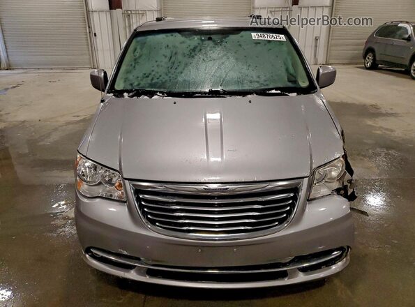 2C4RC1BG9GR173045 2016 CHRYSLER TOWN Silver Widok z przodu
