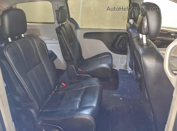 2C4RC1BG9GR173045 2016 CHRYSLER TOWN Silver Widok wnętrza z tyłu