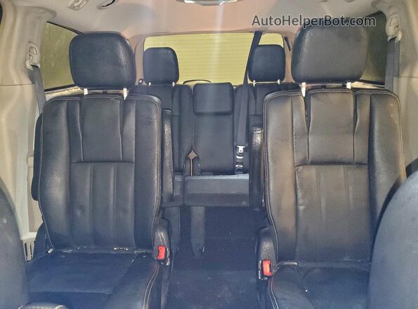 2C4RC1BG9GR173045 2016 CHRYSLER TOWN Silver Widok tylnych siedzeń