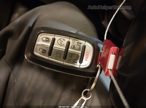 2C4RC1BG9KR681802 2019 CHRYSLER PACIFICA Черный Вид панели приборов
