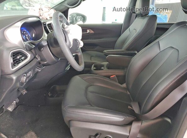 2C4RC1CG3SR525107 2025 CHRYSLER VOYAGER Белый Вид салона спереди