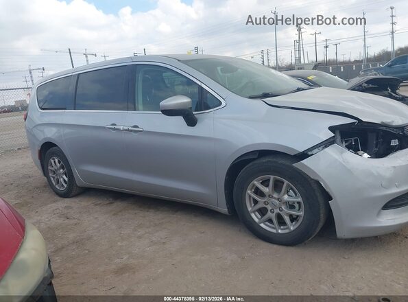 2C4RC1CG4PR525642 2023 CHRYSLER VOYAGER Silver Vista interior trasera