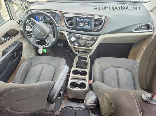 2C4RC1CG7PR548428 2023 CHRYSLER VOYAGER Silver Widok deski rozdzielczej
