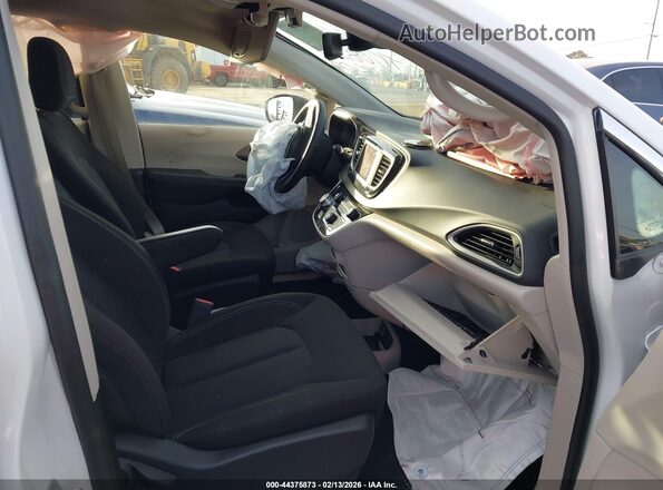 2C4RC1CGXRR106651 2024 CHRYSLER VOYAGER Белый Вид салона спереди