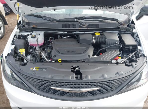 2C4RC1CGXSR566981 2025 CHRYSLER VOYAGER Белый Вид сзади
