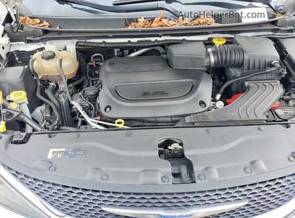 2C4RC1DG1LR157669 2020 CHRYSLER VOYAGER White Widok komory silnika