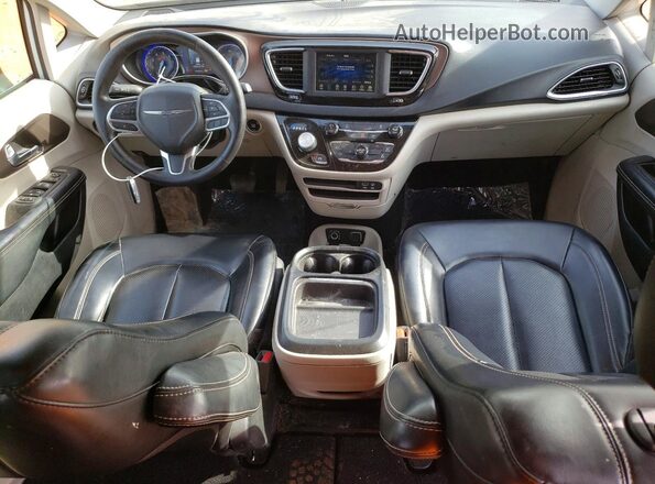 2C4RC1DG1LR256959 2020 CHRYSLER VOYAGER Белый Вид панели приборов