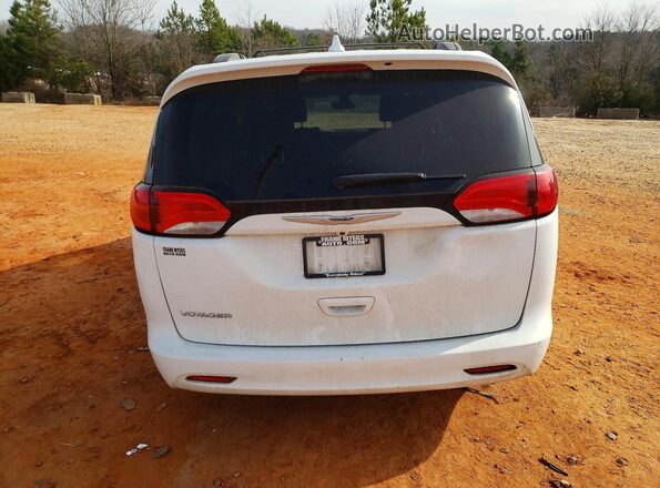 2C4RC1DG1LR256959 2020 CHRYSLER VOYAGER Белый Вид сзади