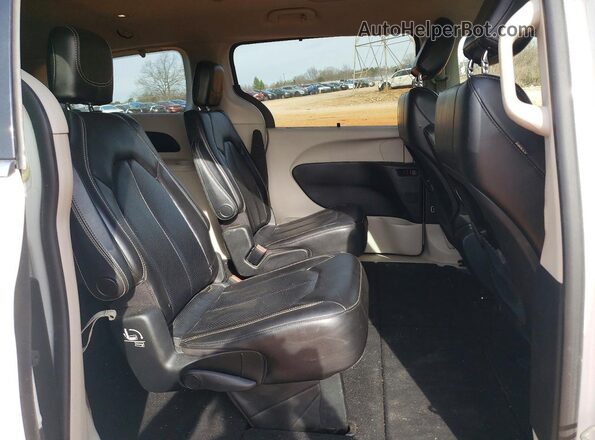 2C4RC1DG1LR256959 2020 CHRYSLER VOYAGER Белый Вид задней части салона