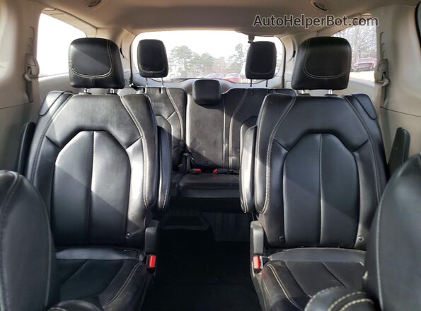 2C4RC1DG1LR256959 2020 CHRYSLER VOYAGER Белый Вид задних сидений