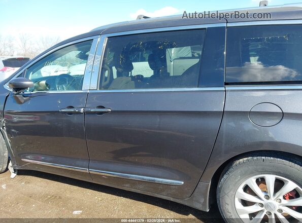 2C4RC1EG6JR104140 2018 CHRYSLER PACIFICA Серый 