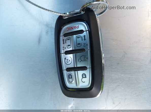 2C4RC1FG3LR197460 2020 CHRYSLER PACIFICA Dark Blue Вид панели приборов