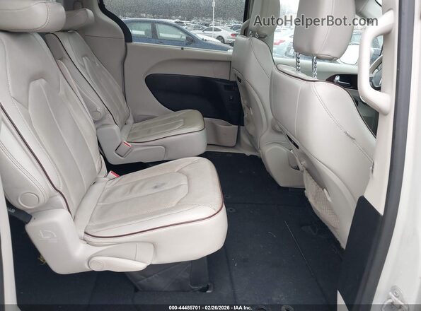 2C4RC1GG3LR151318 2020 CHRYSLER PACIFICA Белый Вид наклейки с VIN-кодом