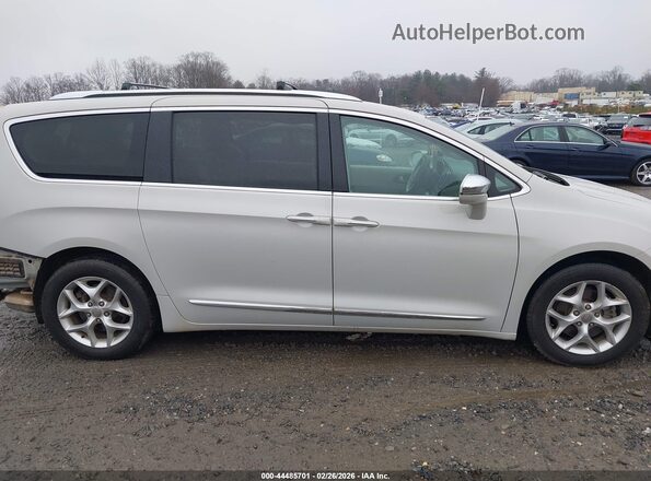 2C4RC1GG3LR151318 2020 CHRYSLER PACIFICA Белый Вид задней части салона