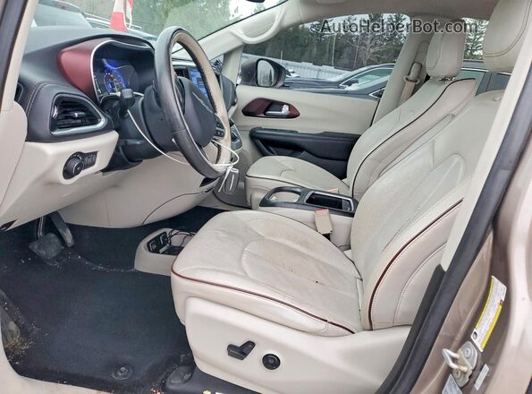2C4RC1GG5HR817425 2017 CHRYSLER PACIFICA Желто-коричневый Вид салона спереди
