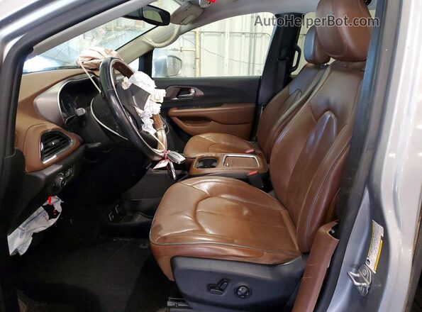 2C4RC1GGXKR552153 2019 CHRYSLER PACIFICA Серебряный Вид салона спереди