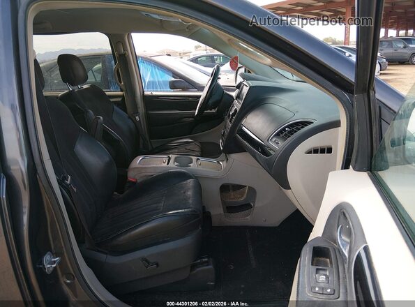 2C4RC1JG6GR200302 2016 CHRYSLER TOWN & COUNTRY Черный Вид салона спереди