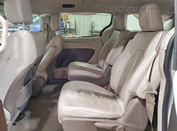 2C4RC1L77MR586172 2021 CHRYSLER PACIFICA White Widok wnętrza z tyłu