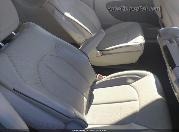 2C4RC1N77HR739930 2017 CHRYSLER PACIFICA Серый Вид наклейки с VIN-кодом