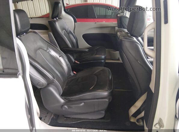 2C4RC1N79JR358926 2018 CHRYSLER PACIFICA Белый Вид наклейки с VIN-кодом