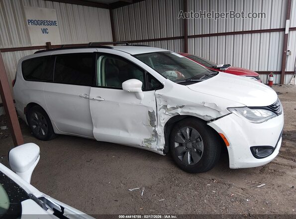 2C4RC1N79JR358926 2018 CHRYSLER PACIFICA Белый Вид задней части салона