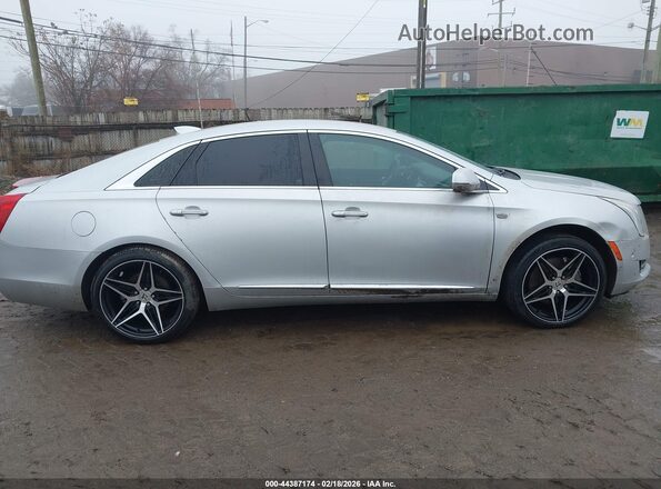 2G61M5S32H9113580 2017 CADILLAC XTS Серебряный Вид задней части салона