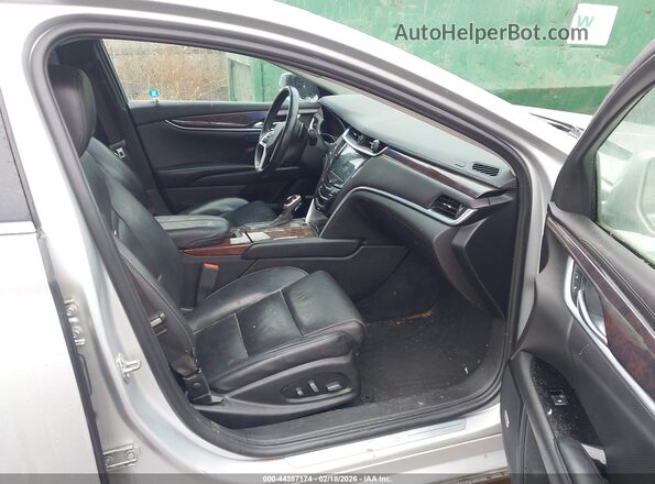 2G61M5S32H9113580 2017 CADILLAC XTS Серебряный Вид салона спереди