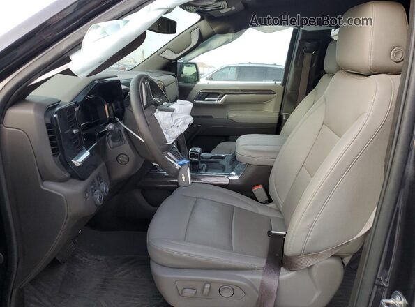 2GCUDGEDXR1199019 2024 CHEVROLET SILVERADO Charcoal Widok wnętrza z przodu