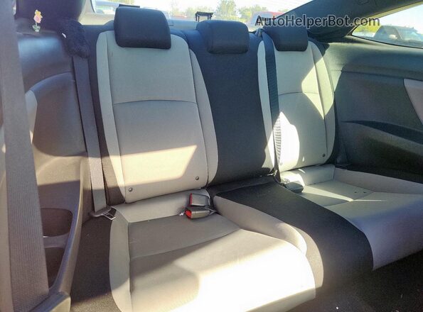 2HGFC3B39JH355340 2018 HONDA CIVIC White Widok tylnych siedzeń